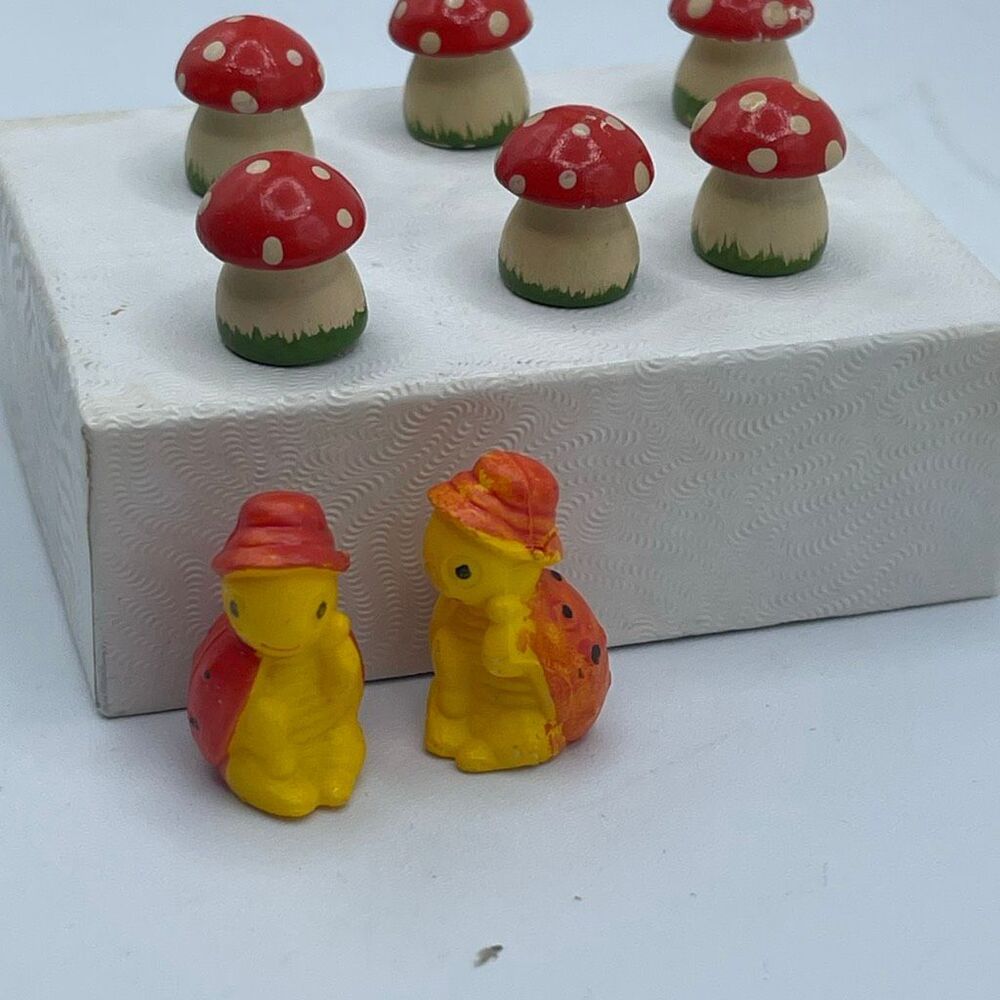 Vintage 6 Mushrooms 2 turtles fairy garden wooden & hard plastic.